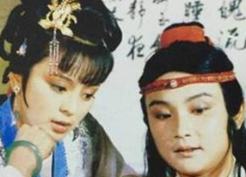 红楼梦中探春对木石情缘是什么态度?