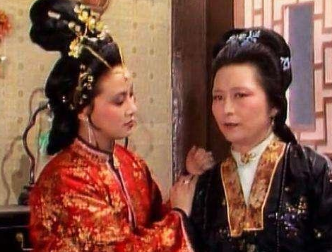 红楼梦中王夫人为何与王熙凤渐行渐远，却与薛宝钗越发亲近？