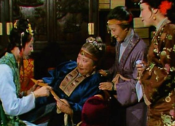 红楼梦中，贾府是如何惩罚下人的？