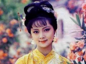 红楼梦中薛宝钗与王熙凤的为人处世之道有哪些相同之处？