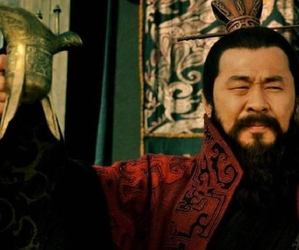 曹操挟天子以令诸侯让汉献帝成为傀儡 曹操为什么一直没有称帝