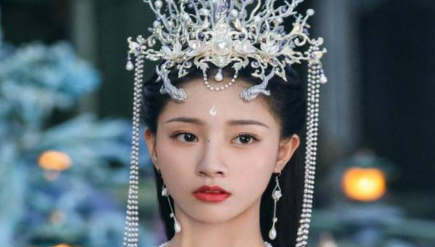 《沉香如屑》朝澜喜欢余墨，却始终爱得清醒自持