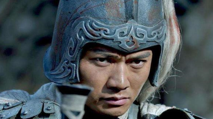 赵云在和周仓交战时，为什么却三枪都刺不死周仓？