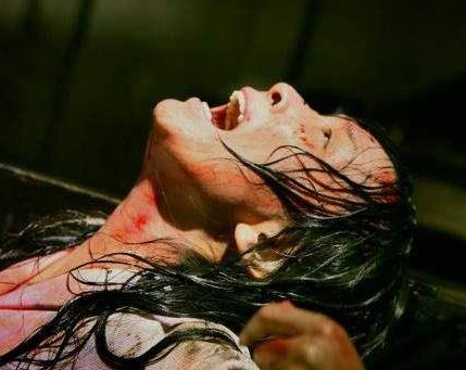 古代女刑犯在被砍头的时候 古人为什么要被脱去外衣