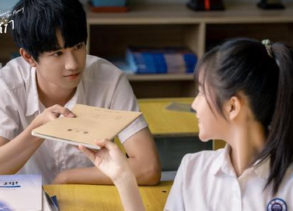 《追着彩虹的我们》是什么题材？主演有哪些人？