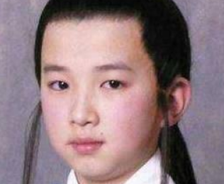 红楼梦中贾兰在贾府中与谁的关系最好？是贾环吗