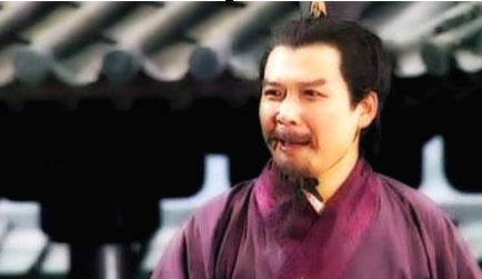 在用人方面，诸葛亮为什么与刘备存在很大的差距？