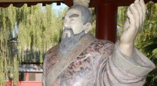 面对东吴进攻荆州，为什么刘备的荆州五郡不战而降？