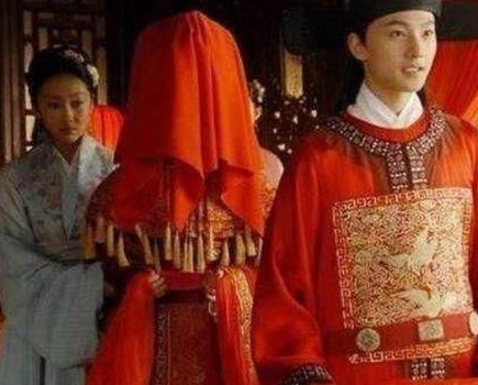 古代女子出嫁带的嫁妆里边 为什么要放着几件不值钱的东西