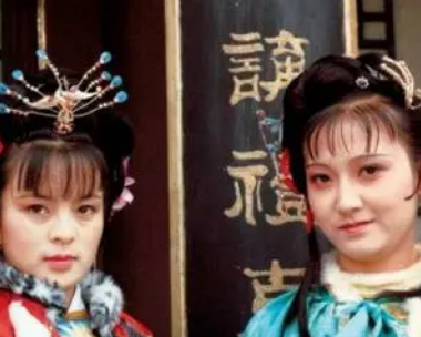 红楼梦中各个人物的名字与称呼有何含义？