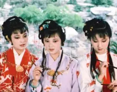留得残荷听雨声这句诗与黛玉有何联系？