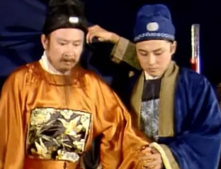 红楼梦中赵姨娘从发病到死亡，贾政有什么表现？