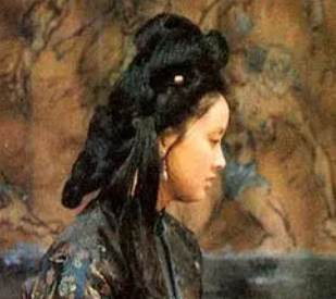 红楼梦中绛芸轩与怡红院都是宝玉的院子，背后有何深意？