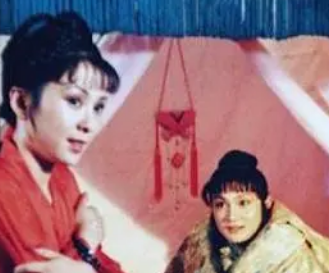 红楼梦中晴雯在死前与宝玉互换衣物，是因为什么？