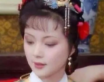 红楼梦中王熙凤是如何置办薛宝钗的生日宴会的？