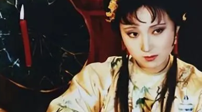 《红楼梦》薛宝钗是如何利用邢岫烟的隐私，来给自己铺路的？