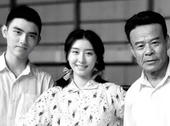《尘埃里开花》是什么剧情？陈凯歌亲自坐镇