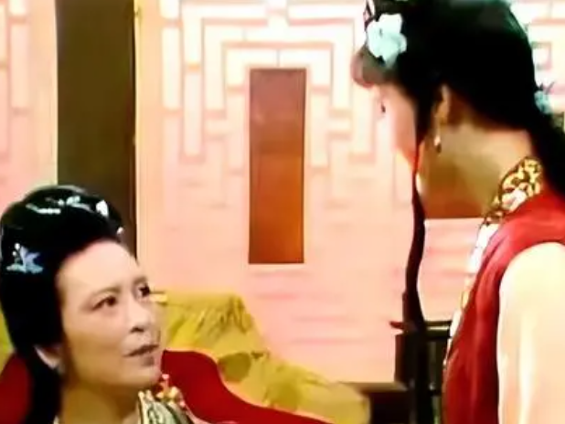红楼梦探春是怎么知道抄检大观园行动的？