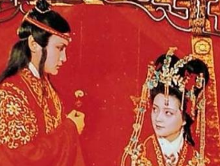 红楼梦中薛宝钗的金锁到底是怎么来的？真的是和尚给的？