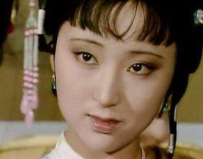 红楼梦中林黛玉进贾府的那天晚上就在哭，因为什么？