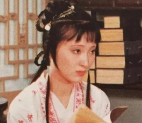 红楼梦中宝玉初见黛玉时，为何会哭？原因是什么？