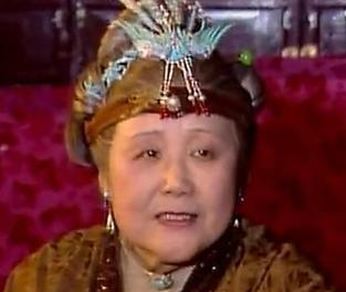 红楼梦中贾母在尤二姐入住贾府后做了什么事情？