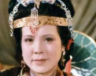 红楼梦中紫菱洲失窃案是怎么回事？邢夫人是如何解决的？