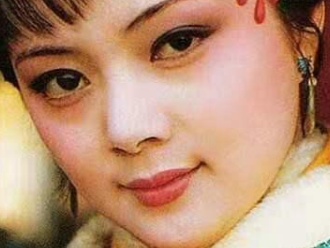 红楼梦中金钏跳井自尽后，薛宝钗都做了哪些事情？