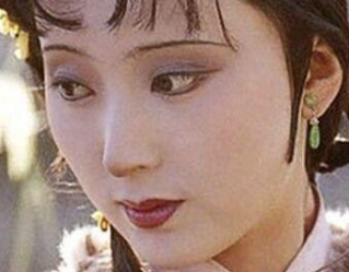 红楼梦中林黛玉初进贾府后的规矩如何？是如何吃茶的？