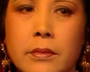 红楼梦中邢夫人与儿媳王熙凤之间有何瓜葛？关系为何不好？