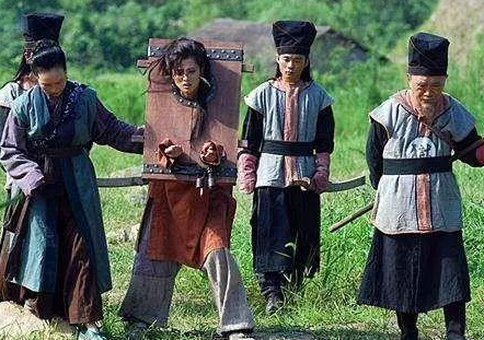 古代发配犯人来回几千里 衙役为什么还要抢着去送
