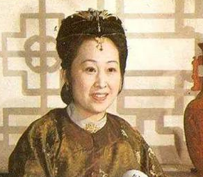 红楼梦认黛玉做干女儿，薛姨妈到底想做什么?