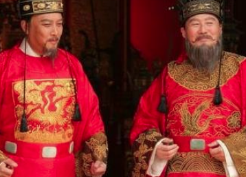 高拱也是托孤大臣，为何会被张居正赶下台呢？