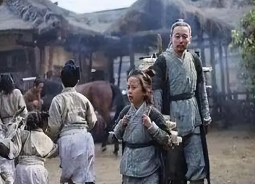 西汉初期一位老汉不幸坠河而死，意外开启千年世家的传奇