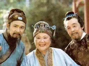 红楼梦中贾母有五个孙子，为什么偏爱贾宝玉和贾琏？