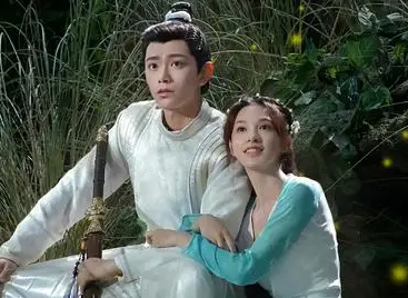 《春闺梦里人》改编自同名小说，彭小苒与丁禹兮主演