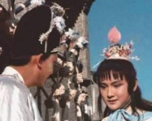 红楼梦中北静王妃为何会出现在贾母的寿宴上？有何意义？