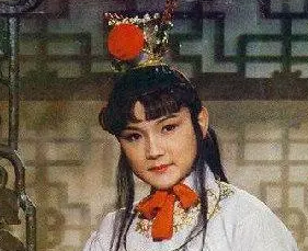 红楼梦中中秋节宴会上，贾政赏赐了宝玉什么物件？