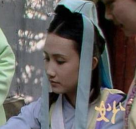 红楼梦中妙玉虽然出家，但她的心却在尘世间?