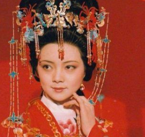 红楼梦中薛姨妈为何对宝钗的婚事，一点都不着急？