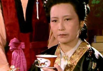 《红楼梦》里晴雯被撵为什么不去求助贾母？自知无望
