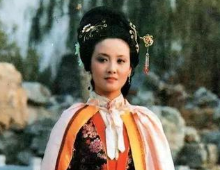 红楼梦中贾蓉与王熙凤之间真的有私情吗？真相是什么