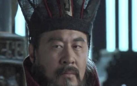 父亲被杀、母亲遭霸占，此人后来成了三国名将