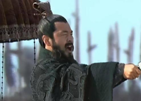 赤壁之战双方分别有多少军队呢？