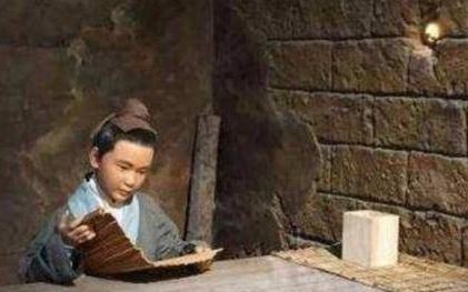 匡衡凿壁偷光如此刻苦学习 长大后的匡衡又做了什么事情