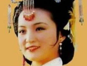 红楼梦中刘姥姥二进荣国府时，说的黑老鸹长凤头是什么意思？