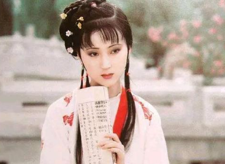 红楼梦中林黛玉与薛宝钗二人，谁的出身家世更好？