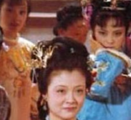 红楼梦中尤氏是如何面对秦可卿与贾珍之间的丑闻的？
