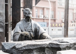 徐干有哪些成就？其著作《中论》对历代统治者和文学者影响深远