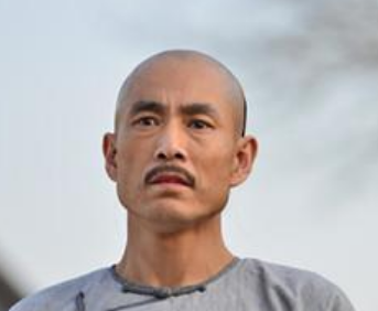 历史上康熙帝是如何称赞于成龙的？